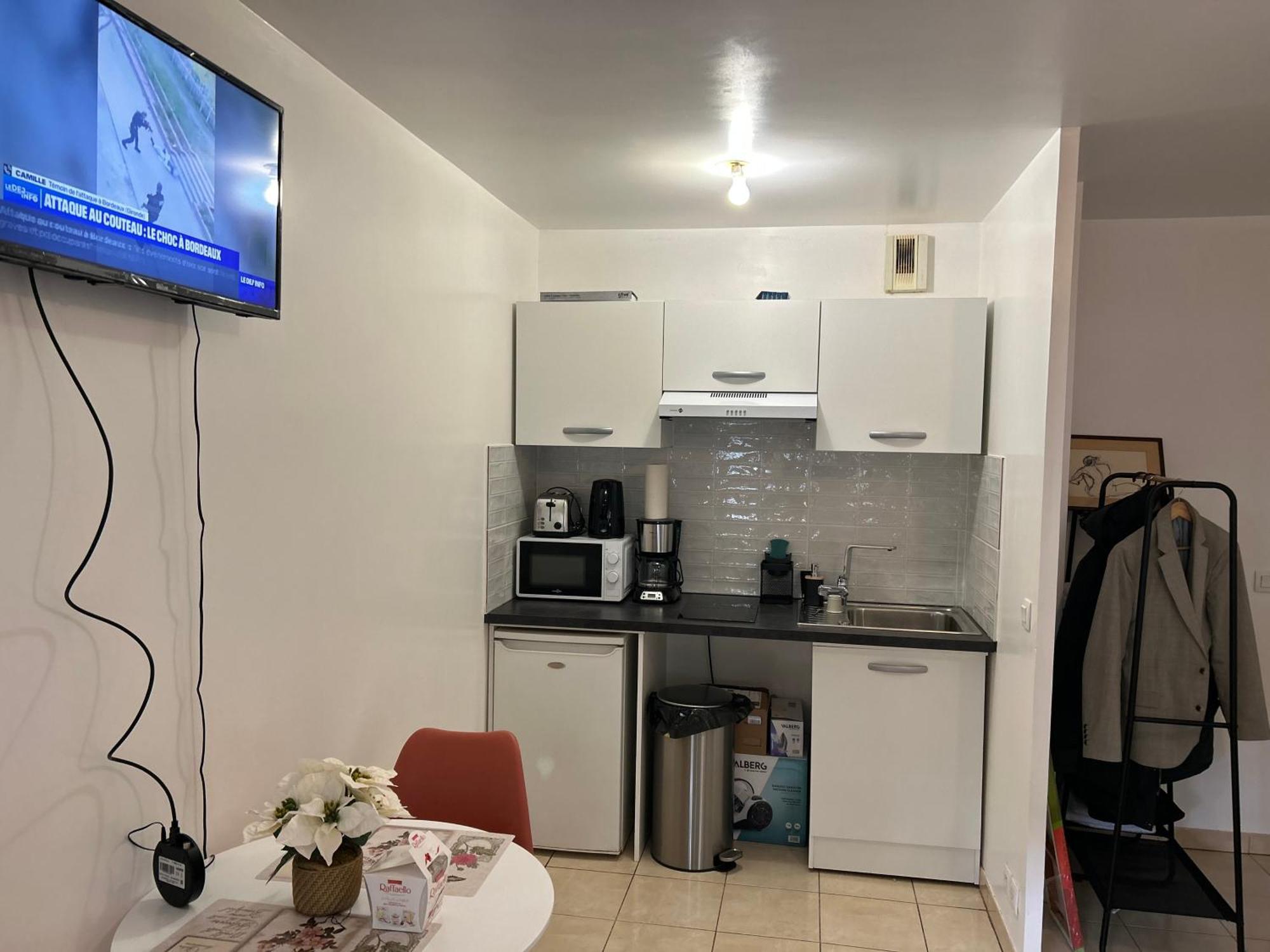 Studio A 2 Pas Du Metro Клиши Экстерьер фото