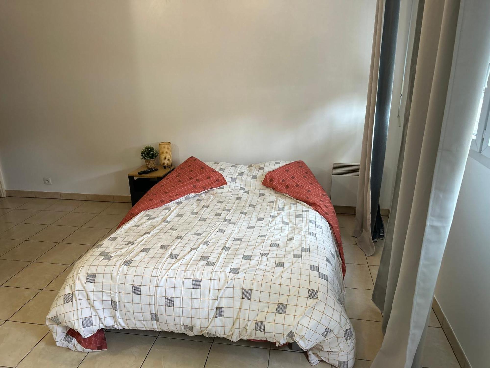 Studio A 2 Pas Du Metro Клиши Экстерьер фото